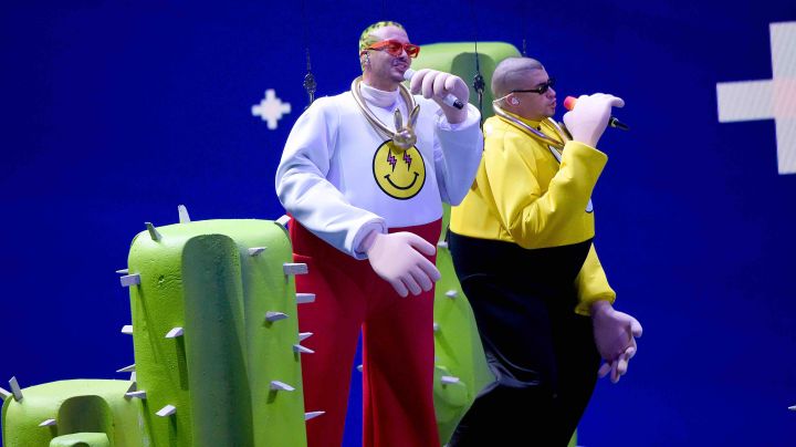 J Balvin and Bad Bunny perform onstage during the 2019 MTV Video Music Awards at Prudential Center on August 26, 2019 in Newark, New Jersey. Photo by Bryan Bedder/Getty Images