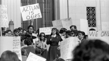 A nun speaks to protesters in front of the California State Building in downtown Los Angeles at an immigration march against the Dixon-Arnett Act, January 22, 1972. Photo by Pedro Arias. La Raza Photograph Collection. Courtesy of the UCLA Chicano Studies Research Center.