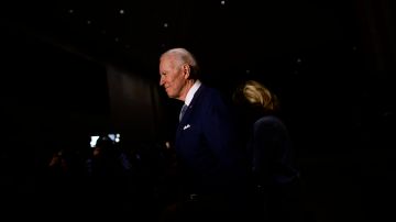 Democratic Presidential candidate former Vice President Joe Biden departs with his wife, Dr. Jill Biden, after addressing the media and a small group of supporters during a primary night event on March 10, 2020 in Philadelphia, Pennsylvania. Photo by Mark Makela/Getty Images