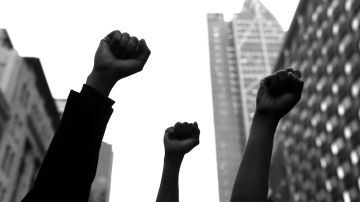 Protestors march down Queen Street on June 01, 2020 in Auckland, New Zealand. Photo by Hannah Peters/Getty Images
