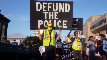 Demonstrators protest near the Wisconsin Center as the Democratic National Convention (DNC) continues on its final day on August 20, 2020 in Milwaukee, Wisconsin. Photo by Scott Olson/Getty Images