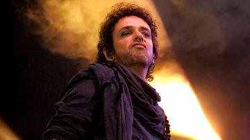 Gustavo Cerati of Argentina's rock band Soda Stereo performs during their 2007 Tour "Me Veras Volver" concert, 24 November 2007, in Bogota. AFP PHOTO/Mauricio DUE-AS via Getty Images