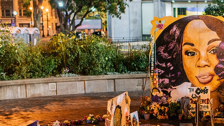Children play near a mural of Breonna Taylor on September 17, 2020 in Louisville, Kentucky. Protestors continue to gather to celebrate the life of Breonna Taylor, at Jefferson Square Park, in front of the Louisville Metro Hall. Photo by Brandon Bell/Getty Images