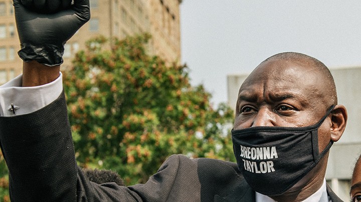 Attorney Ben Crump raises his fist in the air with a woman on September 15, 2020 in Louisville, Kentucky. Photo by Brandon Bell/Getty Images