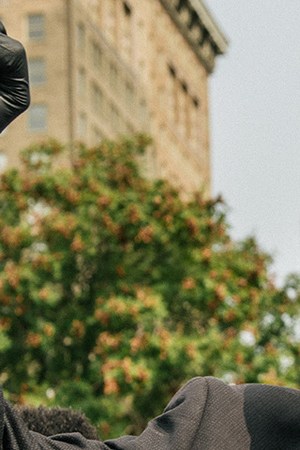 Attorney Ben Crump raises his fist in the air with a woman on September 15, 2020 in Louisville, Kentucky. Photo by Brandon Bell/Getty Images