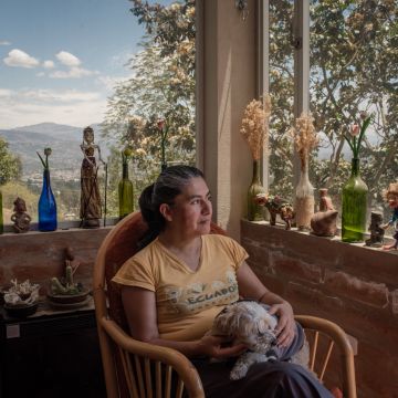 Elizabeth Rivera, Educational Psychologist of the Tola Chica Commune, member of  Kitu Kara Indigenous Community. La Tola Chica, Ecuador. Photo by Johis Alarcón for Remezcla