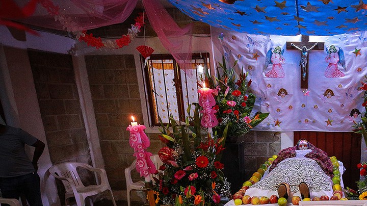 Offering of the dead in a house during a 'Day of the Dead' celebration on November 01, 2020 in Ocotepec, Mexico. Photo by Manuel Velasquez/Getty Images