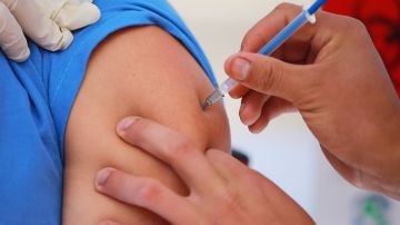 A medical worker receives the Pfizer/BioNTech vaccine as part of Mexico COVID-19 vaccination plan at 81st Infantry Batallion facilities on December 28, 2020 in Mexico City, Mexico. Photo by Manuel Velasquez/Getty Images