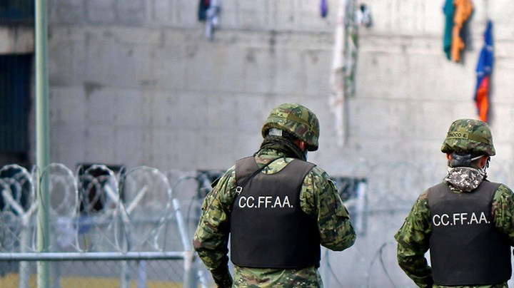 Soldiers stand guard outside the CRS Turi prison in Cuenca, Ecuador on February 24, 2021. (Photo by FERNANDO MACHADO / AFP)