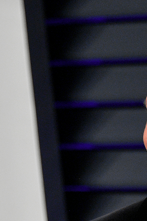 Alex Rodriguez (L) and Jennifer Lopez attend the 2019 Vanity Fair Oscar Party hosted by Radhika Jones at Wallis Annenberg Center for the Performing Arts on February 24, 2019 in Beverly Hills, California. Photo by Dia Dipasupil/Getty Images