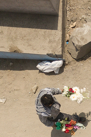 Relatives of Teofilo Yovera Yarleque, who according to his family died of complications caused by COVID-19, carry the coffin during his burial at "Martires 19 de Julio" Cemetery on August 20, 2020 in Comas, in the outskirts of Lima, Peru. Photo by Marcos Reategui/Getty Images