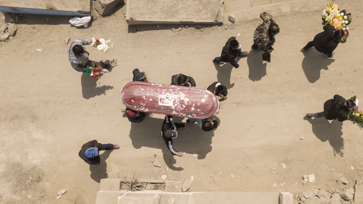 Relatives of Teofilo Yovera Yarleque, who according to his family died of complications caused by COVID-19, carry the coffin during his burial at "Martires 19 de Julio" Cemetery on August 20, 2020 in Comas, in the outskirts of Lima, Peru. Photo by Marcos Reategui/Getty Images