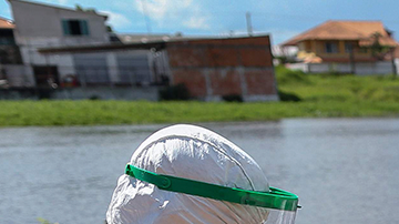 Health professionals help patients with symptoms of the new coronavirus brought on a boat ambulance from Vila Amazonia community upon their arrival in Parintins, Amazonas state, Brazil, on June 27, 2020. Photo by MICHAEL DANTAS/AFP via Getty Images