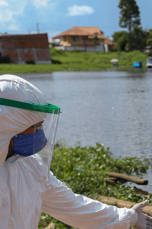 Health professionals help patients with symptoms of the new coronavirus brought on a boat ambulance from Vila Amazonia community upon their arrival in Parintins, Amazonas state, Brazil, on June 27, 2020. Photo by MICHAEL DANTAS/AFP via Getty Images