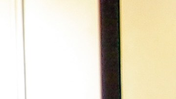 HOLLYWOOD, FLORIDA - MAY 05: Luis Fonsi poses backstage during rehearsals for the Latin GRAMMY Celebra Ellas y Su Musica on May 05, 2021 in Hollywood, Florida. (Photo by John Parra/Getty Images for The Latin Recording Academy)