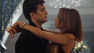 Diego Boneta as Luis Miguel and Jade Ewen as Mariah Carey on Luis Miguel: The Series.
