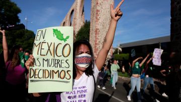 A woman holds up a sign that reads "In Mexico, we women decide" during a demonstration in favor of decriminalization of abortion on the International Safe Abortion Day on September 28, 2020 in Queretaro, Mexico.