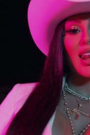 Jenny69 in her music video for "La 69"