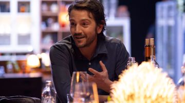 Diego Luna in Pan y Circo