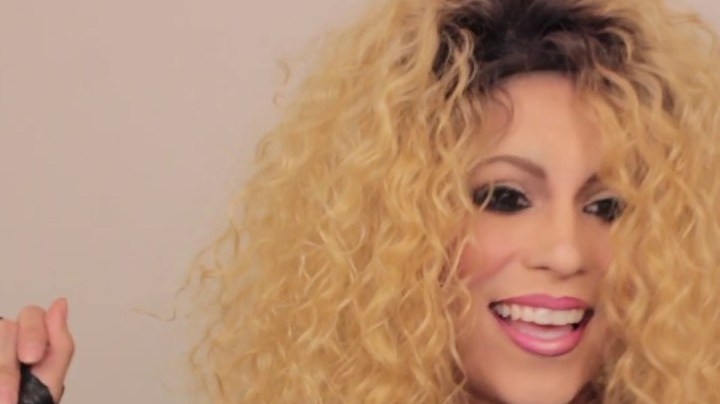 Aurelio Sánchez as Shakira on his Youtube