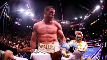 LAS VEGAS, NEVADA - NOVEMBER 06: Canelo Alvarez celebrates his 11th round technical knock out win against Caleb Plant after their championship bout for Alvarez's WBC, WBO and WBA super middleweight titles and Plant's IBF super middleweight title at MGM Grand Garden Arena on November 06, 2021 in Las Vegas, Nevada.