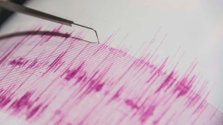 Seismometer detecting earthquake