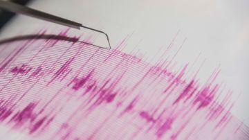 Seismometer detecting earthquake