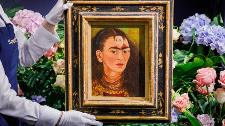 LONDON, ENGLAND - OCTOBER 21: Frida Kahlo’s ultimate self-portrait goes on view at Sotheby's on October 21, 2021 in London, England. Estimated at over $30 million, it is expected to break the record for the artist and for any Latin American artist. This is a unique chance for British audiences to view a self-portrait by Kahlo, with none in UK institutions. The painting is on view to the public at Sotheby's London from the 22 -25 October ahead of being auctioned at Sotheby's New York on 16 November 2021.