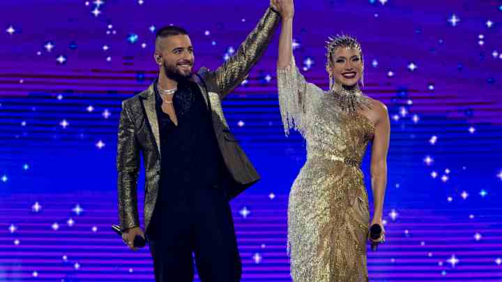 (from left) Bastian (Maluma) and Kat Valdez (Jennifer Lopez) in Marry Me, directed by Kat Coiro.