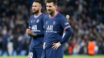 MANCHESTER, ENGLAND - NOVEMBER 24: Lionel Messi, Neymar Jr (left) of PSG salute their supporters following the UEFA Champions League group A match between Manchester City and Paris Saint-Germain (PSG) at Etihad Stadium on November 24, 2021 in Manchester, United Kingdom.
