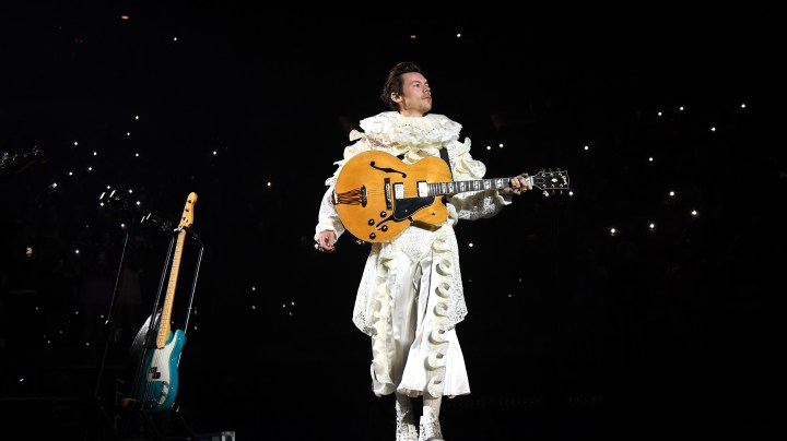 NEW YORK, NEW YORK - OCTOBER 31:  Harry Styles performs onstage during "Harryween" Fancy Dress Party at Madison Square Garden on October 31, 2021 in New York City. (Photo by Kevin Mazur/Getty Images for HS)