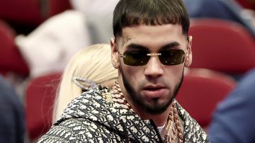 CLEVELAND, OHIO - FEBRUARY 19: Anuel AA is seen during the Taco Bell Skills Challenge as part of the 2022 All-Star Weekend at Rocket Mortgage Fieldhouse on February 19, 2022 in Cleveland, Ohio. NOTE TO USER: User expressly acknowledges and agrees that, by downloading and or using this photograph, User is consenting to the terms and conditions of the Getty Images License Agreement. (Photo by Arturo Holmes/Getty Images)_Blue