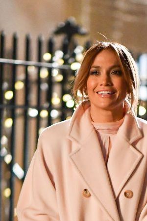 NEW YORK, NY - NOVEMBER 15: Jennifer Lopez and Owen Wilson seen filming on location for 'Marry Me' in Clinton Hill on November 15, 2019 in New York City. (Photo by James Devaney/GC Images)