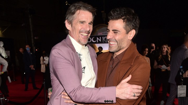 LOS ANGELES, CALIFORNIA - MARCH 22: (L-R) Ethan Hawke and Oscar Isaac attend the Moon Knight Los Angeles Special Launch Event at the El Capitan Theatre in Hollywood, California on March 22, 2022. (Photo by Alberto E. Rodriguez/Getty Images for Disney)