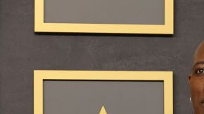 HOLLYWOOD, CALIFORNIA - MARCH 27: (L-R) Wesley Snipes, Rosie Perez, and Woody Harrelson pose in the press room during the 94th Annual Academy Awards at Hollywood and Highland on March 27, 2022 in Hollywood, California. (Photo by Mike Coppola/Getty Images)