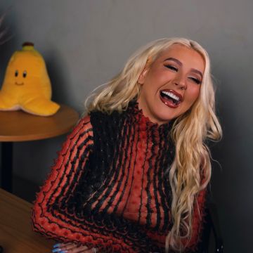Christina Aguilera playing Mario Kart 8