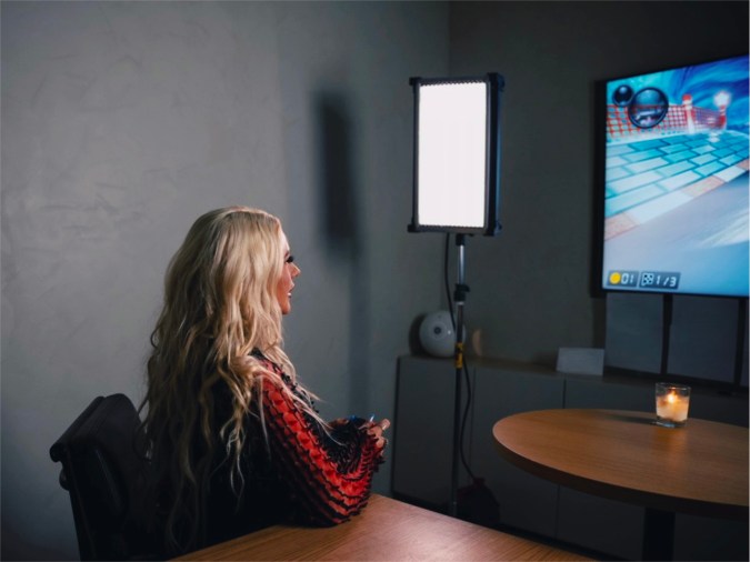 Christina Aguilera playing Mario Kart 8