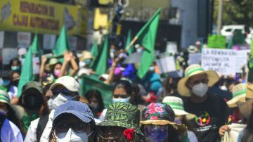 SAN SALVADOR, EL SALVADOR - SEPTEMBER 28: Women hold signs and chant slogans as they march to the Legislative Assembly during a demonstration to demand legal abortion on September 28, 2021 in San Salvador, El Salvador. President of El Salvador, Nayib Bukele, withdrew from the constitutional reform proposal, drawn up by his government, legalizing therapeutic abortion and same-sex marriage. (Photo by Roque Alvarenga/APHOTOGRAFIA/Getty Images)