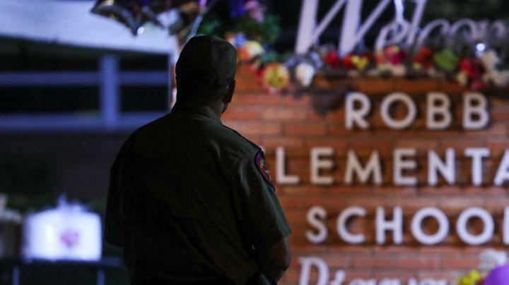UVALDE,TEXAS, USA - MAY 25:Flowers are placed on a make shift memorial outside Robb Elementary School in Uvalde, Texas, on May 25, 2022. Texas state troopers outside Robb Elementary School 19 students and one teacher were killed during a massacre in a Texas elementary school, the deadliest US school shooting. (Photo by Yasin Ozturk/Anadolu Agency via Getty Images)