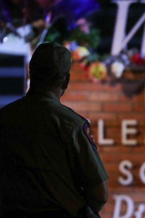 UVALDE,TEXAS, USA - MAY 25:Flowers are placed on a make shift memorial outside Robb Elementary School in Uvalde, Texas, on May 25, 2022. Texas state troopers outside Robb Elementary School 19 students and one teacher were killed during a massacre in a Texas elementary school, the deadliest US school shooting. (Photo by Yasin Ozturk/Anadolu Agency via Getty Images)