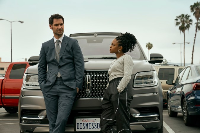 The Lincoln Lawyer. (L to R) Manuel Garcia-Rulfo as Mickey Haller, Jazz Raycole as Izzy in episode 102 of The Lincoln Lawyer. Cr. Lara Solanki/Netflix © 2022