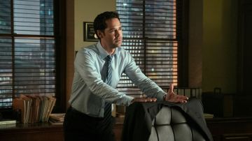The Lincoln Lawyer. Manuel Garcia-Rulfo as Mickey Haller in episode 110 of The Lincoln Lawyer. Cr. Lara Solanki/Netflix © 2022