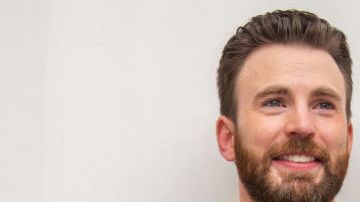 BEVERLY HILLS, CALIFORNIA - NOVEMBER 15: Chris Evans at the "Knives Out" Press Conference at the Four Seasons Hotel on November 15, 2019 in Beverly Hills, California. (Photo by Vera Anderson/WireImage)