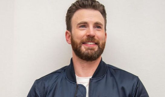 BEVERLY HILLS, CALIFORNIA - NOVEMBER 15: Chris Evans at the "Knives Out" Press Conference at the Four Seasons Hotel on November 15, 2019 in Beverly Hills, California. (Photo by Vera Anderson/WireImage)