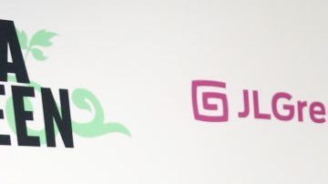 NEW YORK, NEW YORK - MAY 24: Oscar Isaac poses at the 2022 Public Theater Gala on The Green at The Delacorte Theater on May 24, 2022 in New York City. (Photo by Bruce Glikas/WireImage)