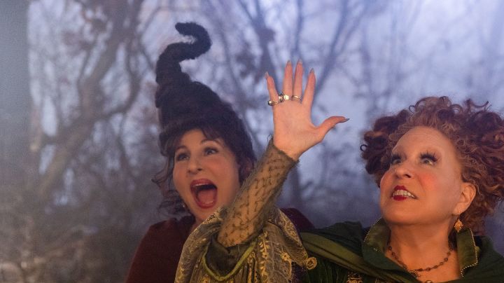 Kathy Najimy, Bette Midler, and Sarah Jessica Parker in Hocus Pocus 2