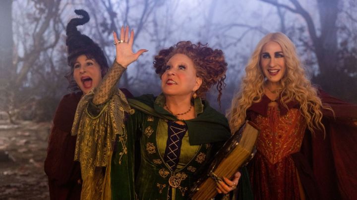 Kathy Najimy, Bette Midler, and Sarah Jessica Parker in Hocus Pocus 2