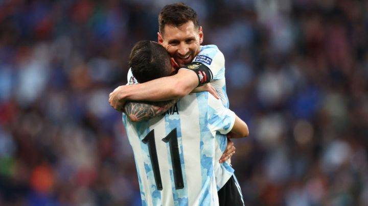 LONDON, ENGLAND - JUNE 01: Angel Di Maria of Argentina is congratulated by Lionel Messi scoring their side's second goal during the 2022 Finalissima match between Italy and Argentina at Wembley Stadium on June 01, 2022 in London, England. (Photo by Clive Rose/Getty Images)