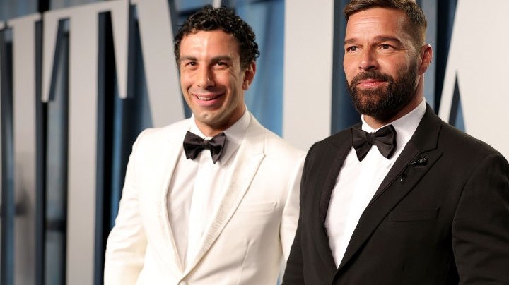 BEVERLY HILLS, CALIFORNIA - MARCH 27: (L-R) Jwan Yosef and Ricky Martin attend the 2022 Vanity Fair Oscar Party hosted by Radhika Jones at Wallis Annenberg Center for the Performing Arts on March 27, 2022 in Beverly Hills, California. (Photo by Rich Fury/VF22/Getty Images for Vanity Fair)