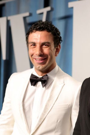 BEVERLY HILLS, CALIFORNIA - MARCH 27: (L-R) Jwan Yosef and Ricky Martin attend the 2022 Vanity Fair Oscar Party hosted by Radhika Jones at Wallis Annenberg Center for the Performing Arts on March 27, 2022 in Beverly Hills, California. (Photo by Rich Fury/VF22/Getty Images for Vanity Fair)